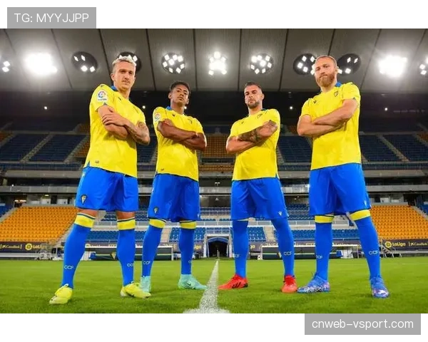 保级关键战前,加的斯主帅称将坚持两翼起球找寻高中锋的战术